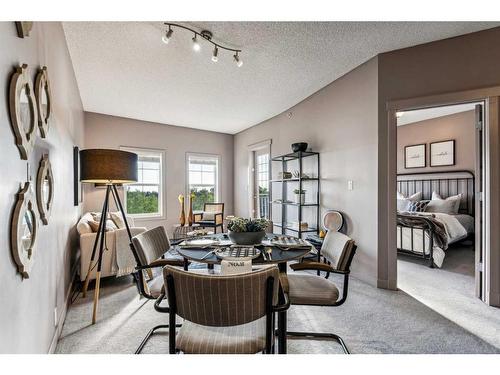 4504-5605 Henwood Street Sw, Calgary, AB - Indoor Photo Showing Dining Room