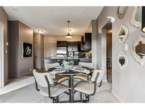 4504-5605 Henwood Street Sw, Calgary, AB - Indoor Photo Showing Dining Room