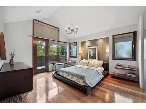 955 Rideau Road Sw, Calgary, AB - Indoor Photo Showing Bedroom