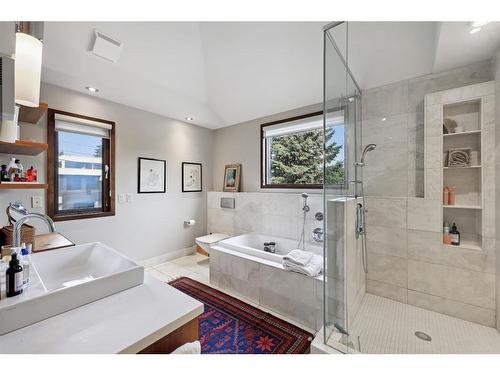 955 Rideau Road Sw, Calgary, AB - Indoor Photo Showing Bathroom