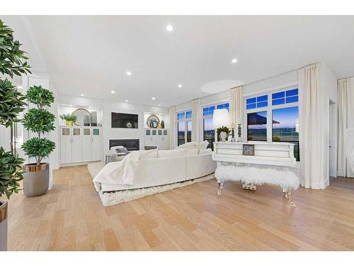 31 Windhorse Green, Rural Rocky View County, AB - Indoor Photo Showing Living Room