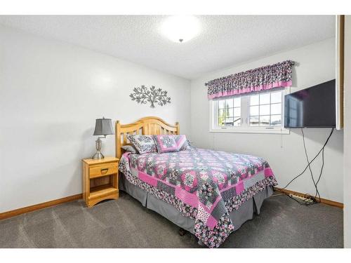 90 Panorama Hills View Nw, Calgary, AB - Indoor Photo Showing Bedroom