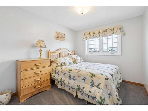 90 Panorama Hills View Nw, Calgary, AB - Indoor Photo Showing Bedroom