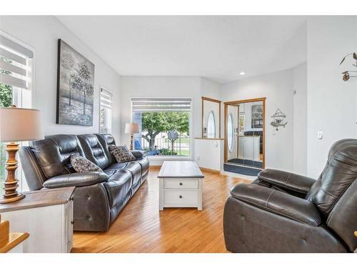 90 Panorama Hills View Nw, Calgary, AB - Indoor Photo Showing Living Room