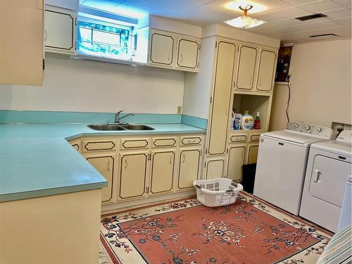 118 Brantford Crescent Nw, Calgary, AB - Indoor Photo Showing Laundry Room