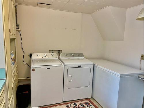 118 Brantford Crescent Nw, Calgary, AB - Indoor Photo Showing Laundry Room