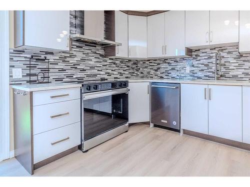 77-1155 Falconridge Drive Ne, Calgary, AB - Indoor Photo Showing Kitchen With Double Sink With Upgraded Kitchen