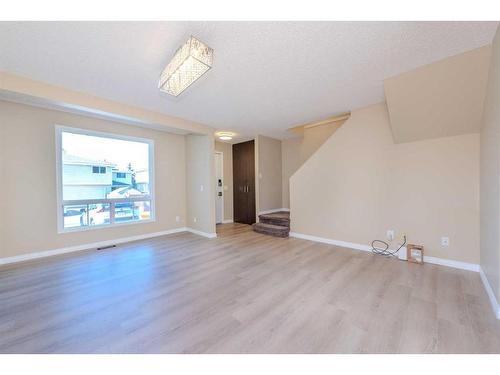 77-1155 Falconridge Drive Ne, Calgary, AB - Indoor Photo Showing Other Room