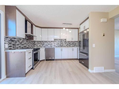 77-1155 Falconridgee Drive Ne, Calgary, AB - Indoor Photo Showing Kitchen With Upgraded Kitchen