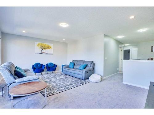 1715 Baywater View Sw, Airdrie, AB - Indoor Photo Showing Living Room