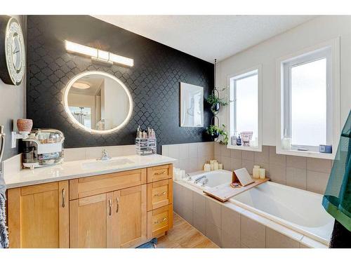 71 Copperfield Point Se, Calgary, AB - Indoor Photo Showing Bathroom