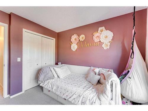 71 Copperfield Point Se, Calgary, AB - Indoor Photo Showing Bedroom