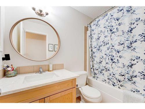 71 Copperfield Point Se, Calgary, AB - Indoor Photo Showing Bathroom