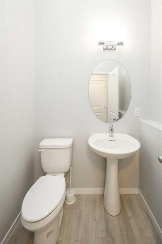 23 Wolf Hollow Way Se, Calgary, AB - Indoor Photo Showing Bathroom