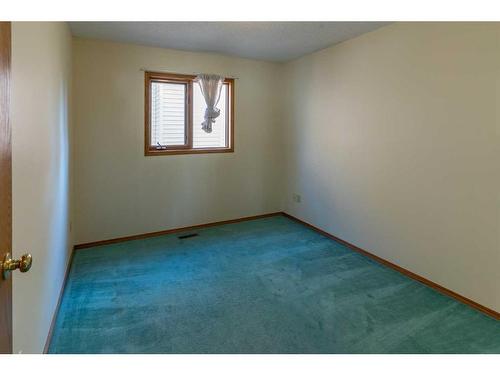 135 Sandringham Road Nw, Calgary, AB - Indoor Photo Showing Other Room