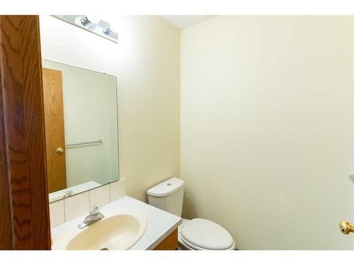 135 Sandringham Road Nw, Calgary, AB - Indoor Photo Showing Bathroom