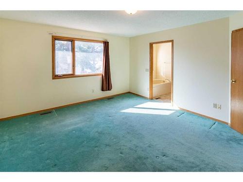 135 Sandringham Road Nw, Calgary, AB - Indoor Photo Showing Other Room