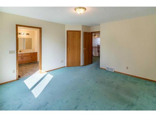 135 Sandringham Road Nw, Calgary, AB - Indoor Photo Showing Other Room