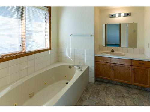 135 Sandringham Road Nw, Calgary, AB - Indoor Photo Showing Bathroom