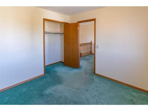 135 Sandringham Road Nw, Calgary, AB - Indoor Photo Showing Other Room