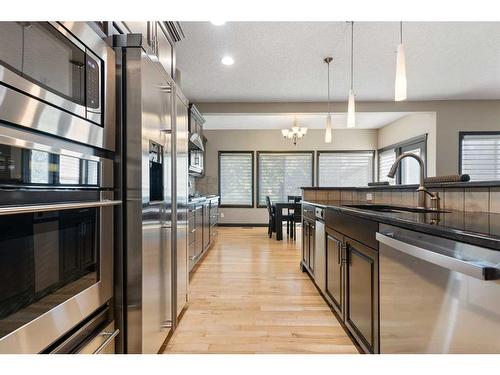 168 Sunset View, Cochrane, AB - Indoor Photo Showing Kitchen With Stainless Steel Kitchen With Upgraded Kitchen