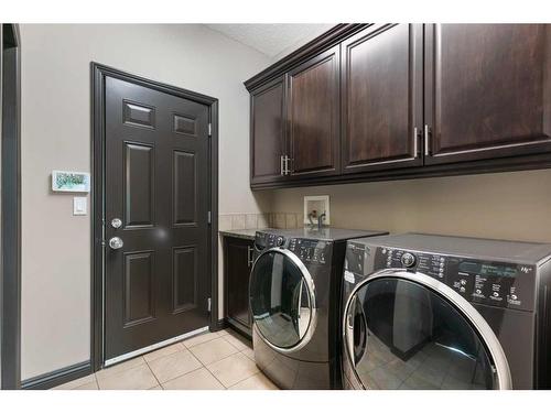 168 Sunset View, Cochrane, AB - Indoor Photo Showing Laundry Room