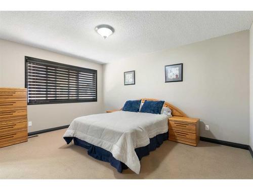 168 Sunset View, Cochrane, AB - Indoor Photo Showing Bedroom