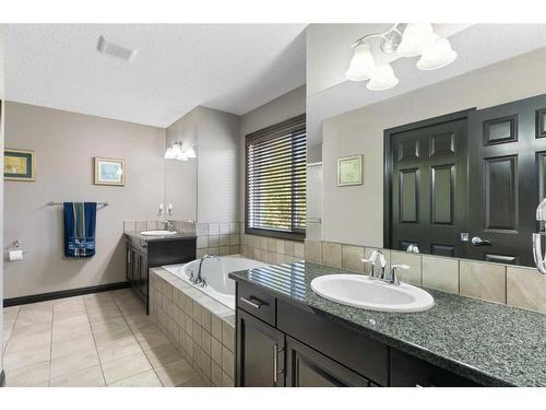 168 Sunset View, Cochrane, AB - Indoor Photo Showing Bathroom