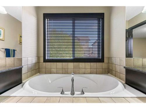 168 Sunset View, Cochrane, AB - Indoor Photo Showing Bathroom