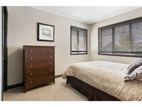 168 Sunset View, Cochrane, AB - Indoor Photo Showing Bedroom