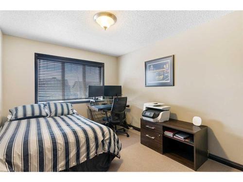 168 Sunset View, Cochrane, AB - Indoor Photo Showing Bedroom