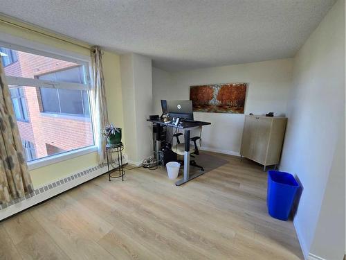 518-8604 48 Avenue Nw, Calgary, AB - Indoor