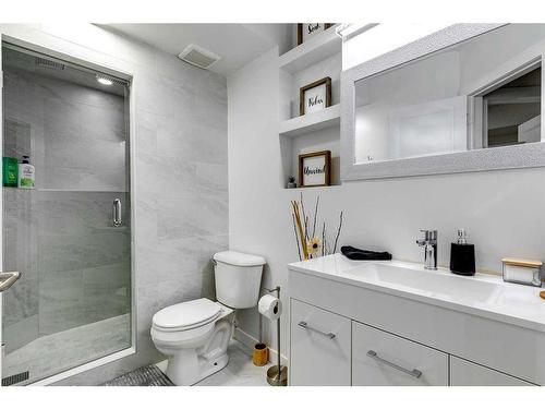 104 Mckerrell Crescent Se, Calgary, AB - Indoor Photo Showing Bathroom