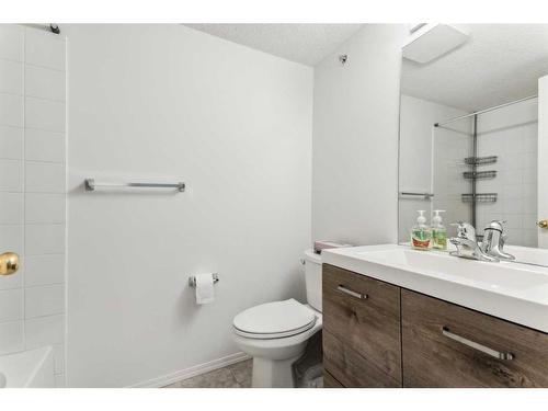 411`-1717 60 Street Se, Calgary, AB - Indoor Photo Showing Bathroom