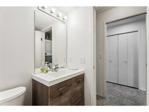 411`-1717 60 Street Se, Calgary, AB - Indoor Photo Showing Bathroom