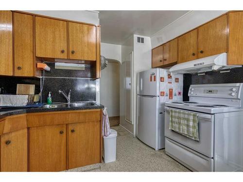 2451 23 Street Nw, Calgary, AB - Indoor Photo Showing Kitchen