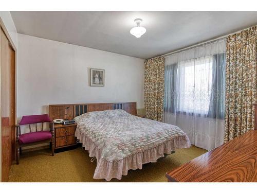 2451 23 Street Nw, Calgary, AB - Indoor Photo Showing Bedroom