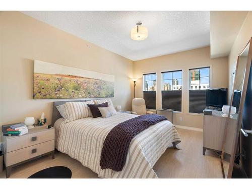 405-838 19 Avenue Sw, Calgary, AB - Indoor Photo Showing Bedroom