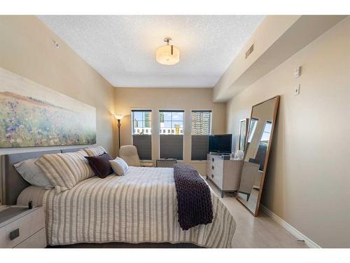 405-838 19 Avenue Sw, Calgary, AB - Indoor Photo Showing Bedroom