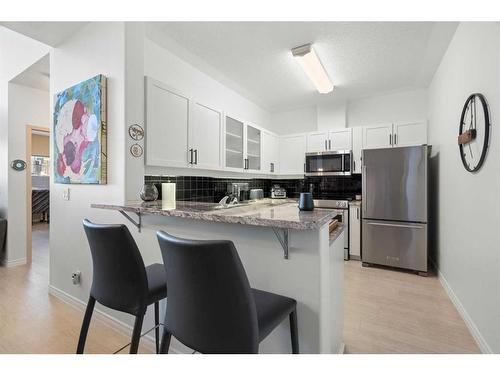 405-838 19 Avenue Sw, Calgary, AB - Indoor Photo Showing Kitchen