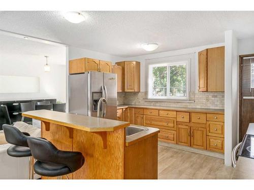 79 Lake Sylvan Close Se, Calgary, AB - Indoor Photo Showing Kitchen