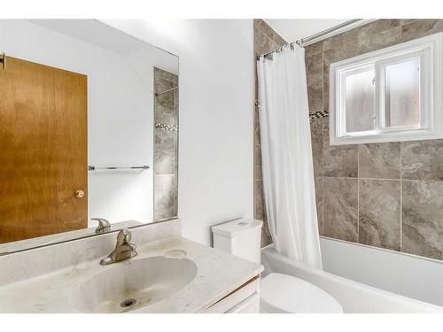 79 Lake Sylvan Close Se, Calgary, AB - Indoor Photo Showing Bathroom