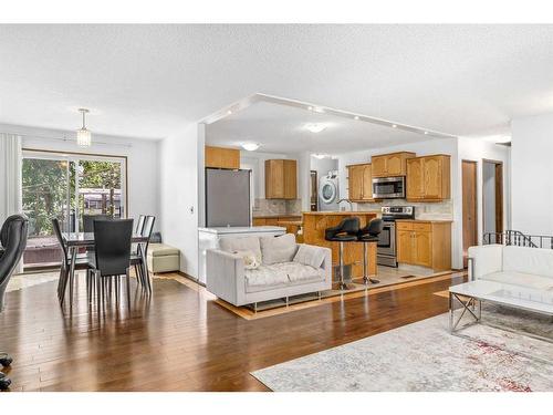 79 Lake Sylvan Close Se, Calgary, AB - Indoor Photo Showing Living Room