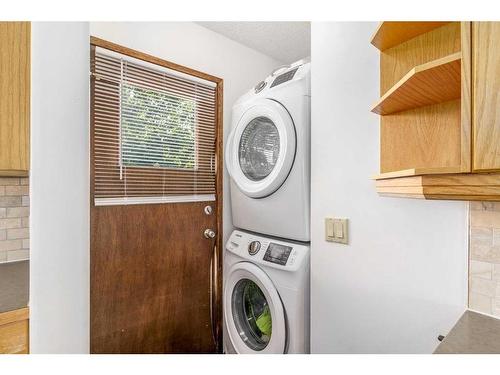 79 Lake Sylvan Close Se, Calgary, AB - Indoor Photo Showing Laundry Room