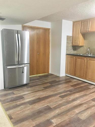 79 Lake Sylvan Close Se, Calgary, AB - Indoor Photo Showing Kitchen