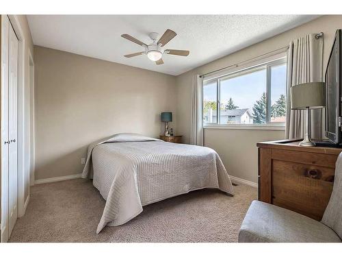 44 Sunhurst Place Se, Calgary, AB - Indoor Photo Showing Bedroom