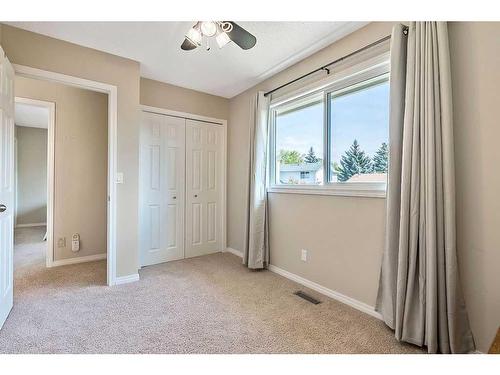 44 Sunhurst Place Se, Calgary, AB - Indoor