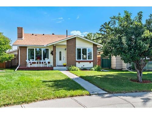 44 Sunhurst Place Se, Calgary, AB - Outdoor With Facade