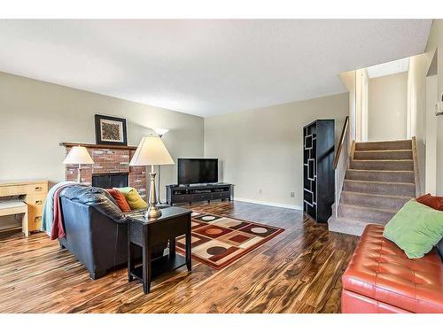 44 Sunhurst Place Se, Calgary, AB - Indoor Photo Showing Living Room