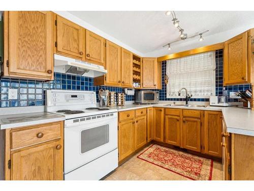 120 Tucker Road Se, Airdrie, AB - Indoor Photo Showing Kitchen